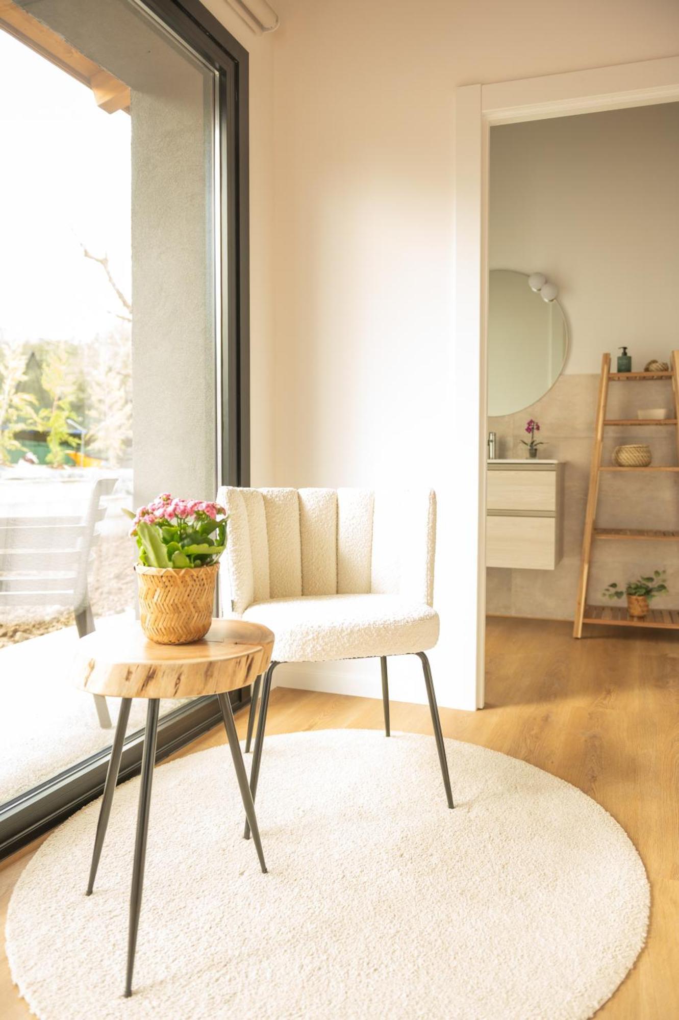 Kh Suites, Breakfast & Laundry