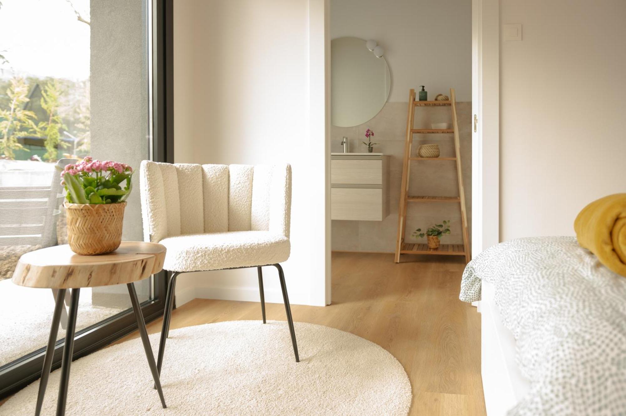 Kh Suites, Breakfast & Laundry *